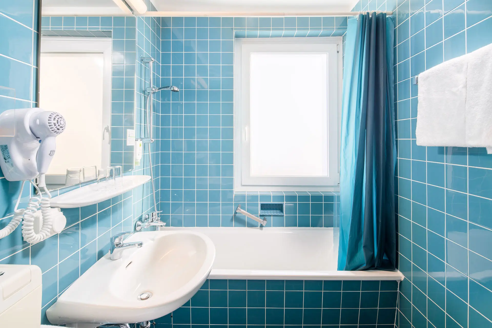 Bathroom 2 – Standard Single