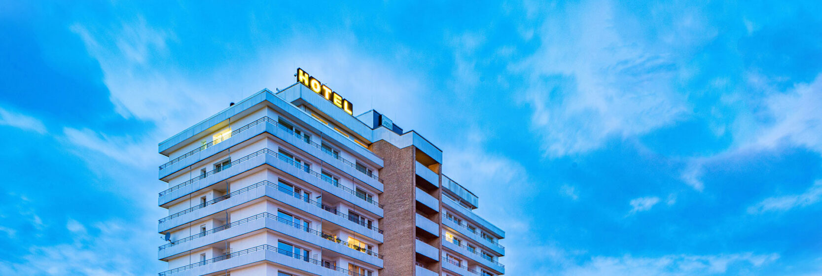 Aussenansicht-dark-Featured