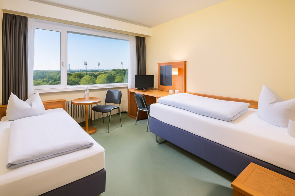 Kleines Zweibettzimmer im Garden Hotel Krefeld mit zwei Einzelbetten